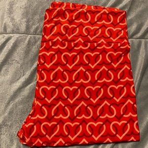 Tall and curvy LuLaRoe Heart Valentine’s Leggings